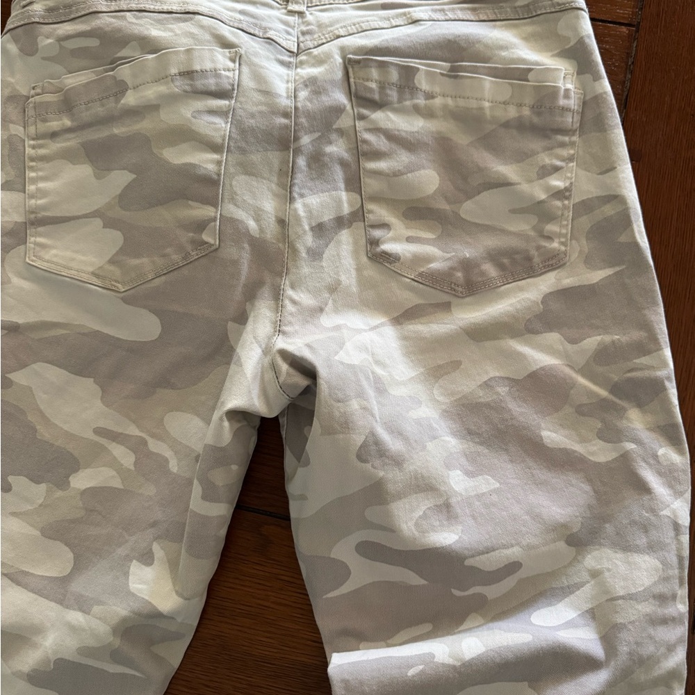 Democracy Womens Camo skinny pants